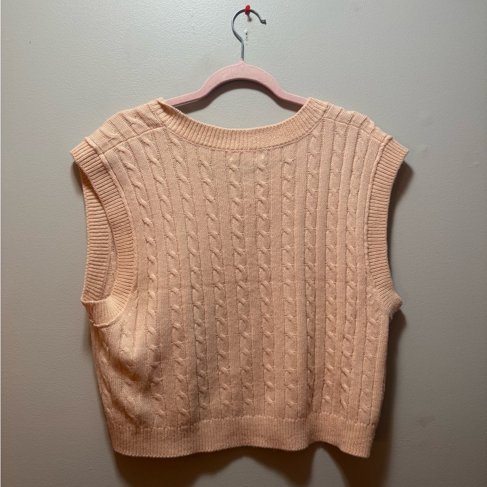 Cable Knit Sleeveless Sweater Vest - Picture 4 of 4